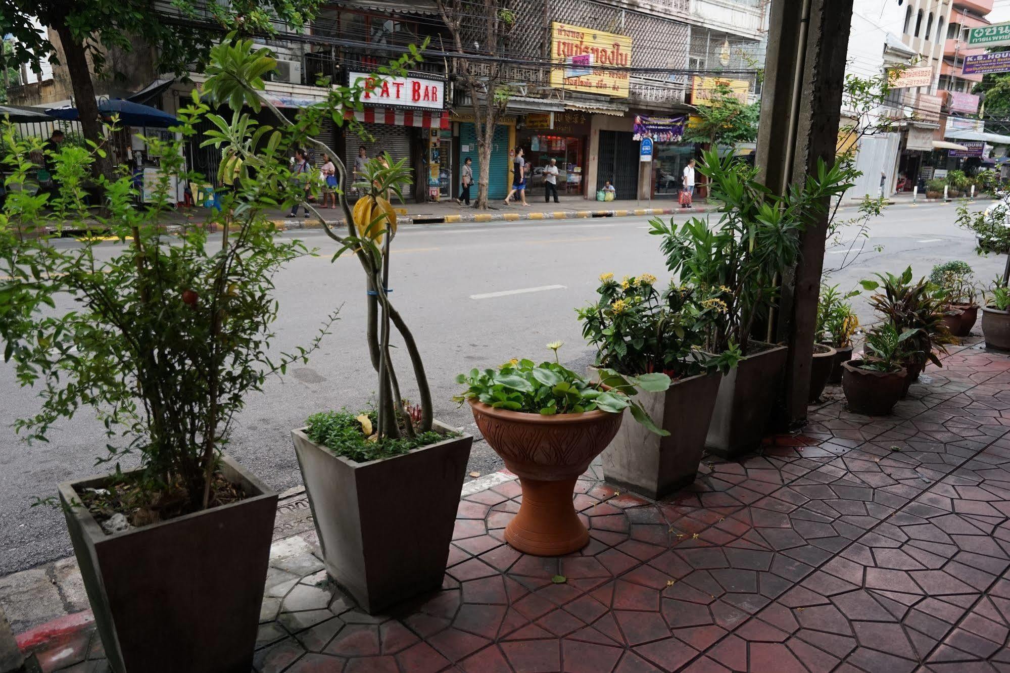 Banglumpoo Place Bangkok Exteriör bild